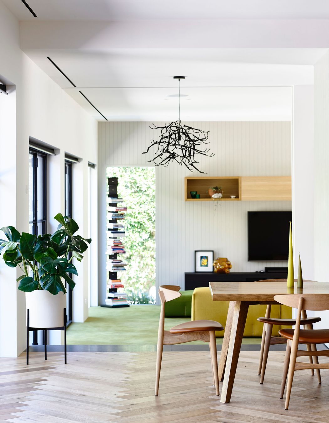 A slot diffuser has a discreet design that distributes a high volume of draftless air.