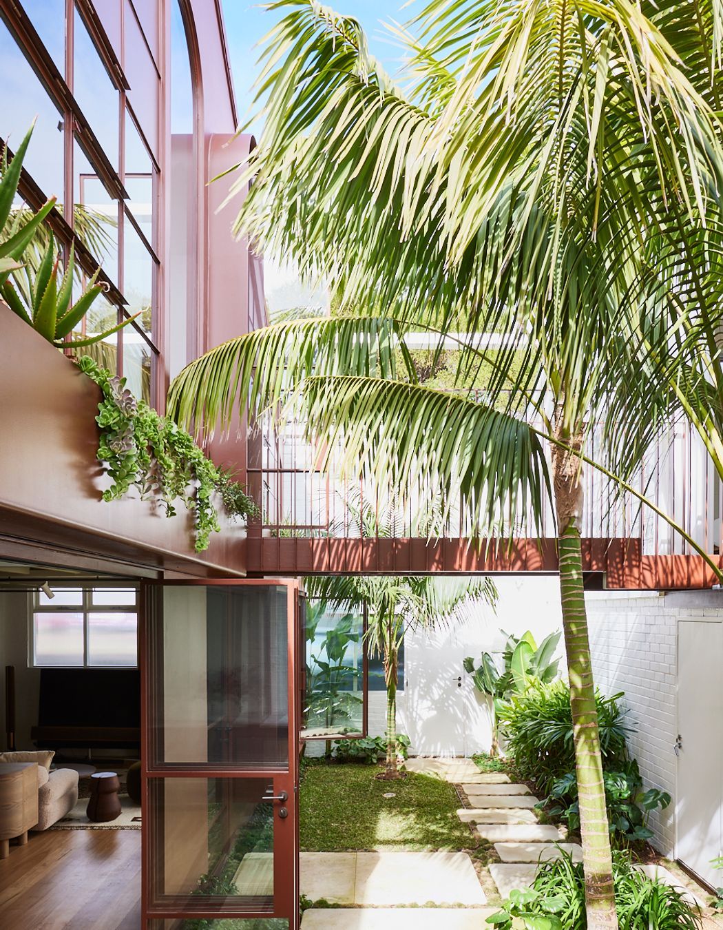 Rosso Verde by Carter Williamson Architects | Photography by Pablo Veiga