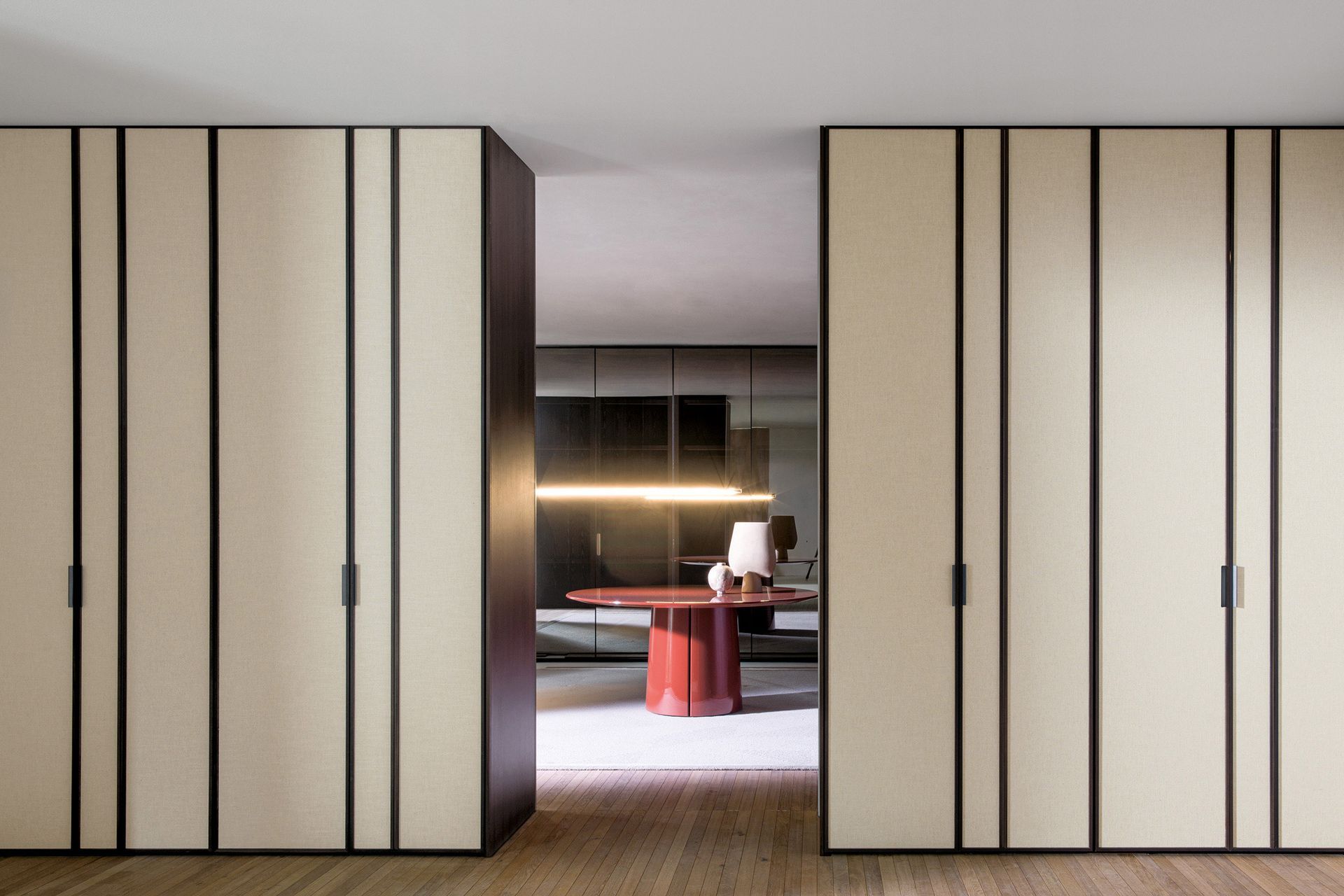 Gliss Master Blend by Rodolfo Dordoni. The design embodies a unique artistic composition combining horizontal and vertical elements that play across the façade in an alluring pattern developed in either contrasting or tone-on-tone finishes. This creative design adds a refined graphic sense and a contemporary edge.