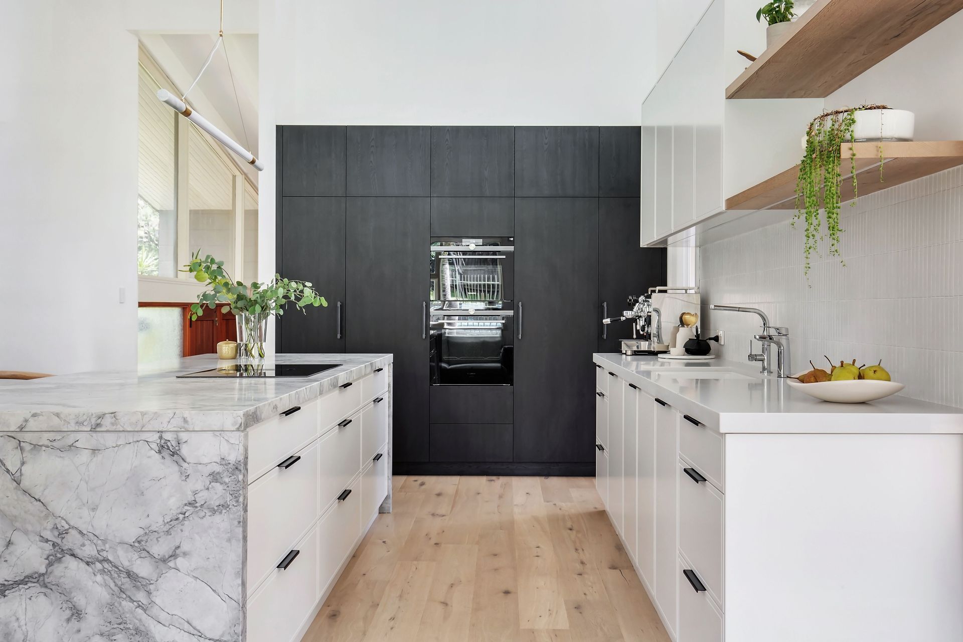 Cherrybrooke Kitchen by Dan kitchens | Photography by Paul Worsely