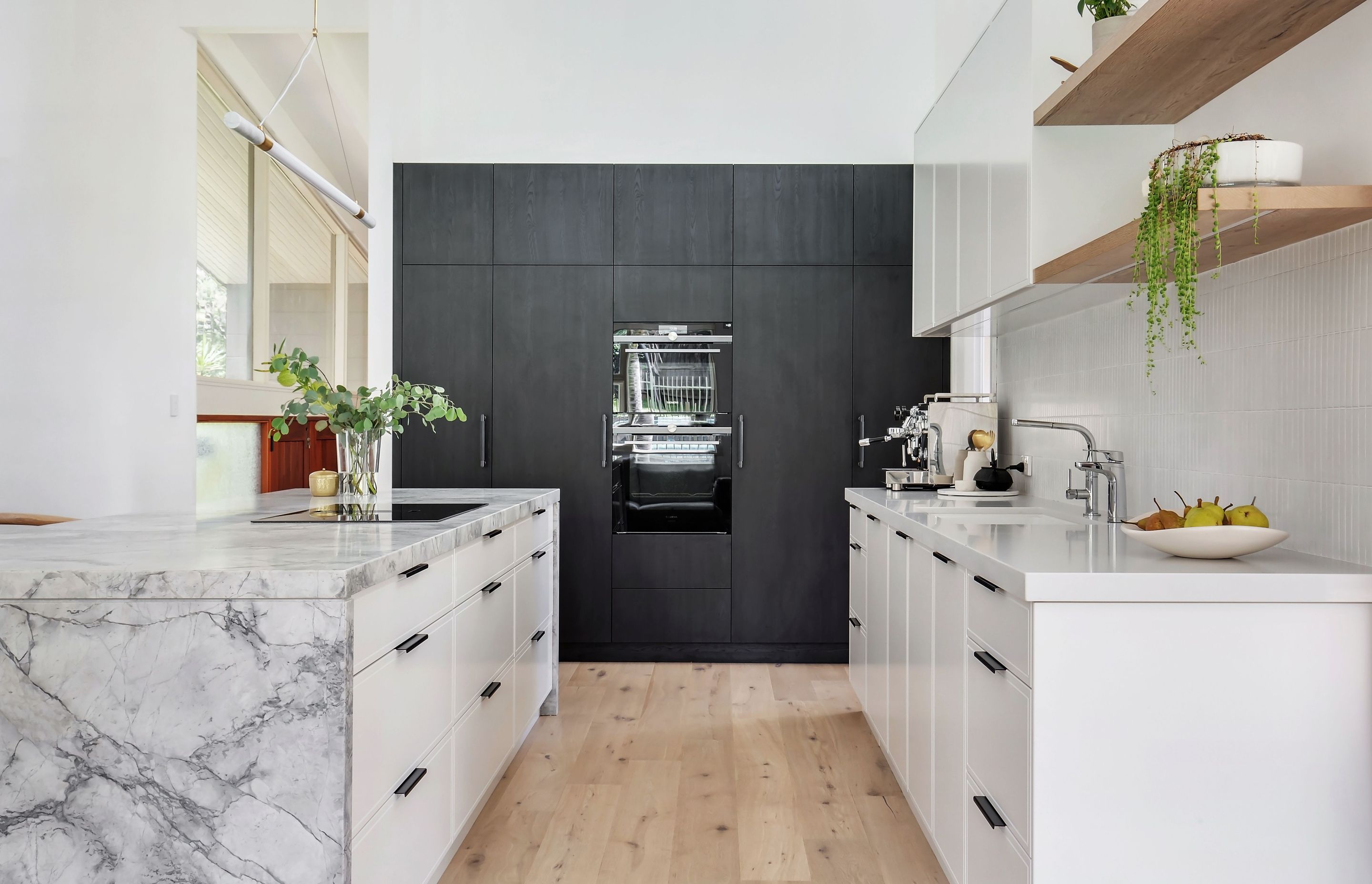 Cherrybrooke Kitchen by Dan kitchens | Photography by Paul Worsely
