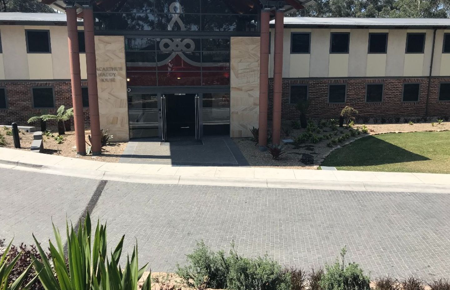 Our Charcoal Grey Granite Cobblestones were selected by Sydney Brick Paving Company for the driveway to The King’s School in Sydney’s northwest, Australia’s oldest independent school that’s been educating boys since 1831.