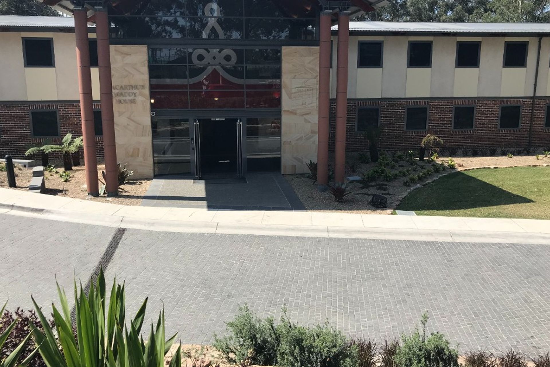 Our Charcoal Grey Granite Cobblestones were selected by Sydney Brick Paving Company for the driveway to The King’s School in Sydney’s northwest, Australia’s oldest independent school that’s been educating boys since 1831.