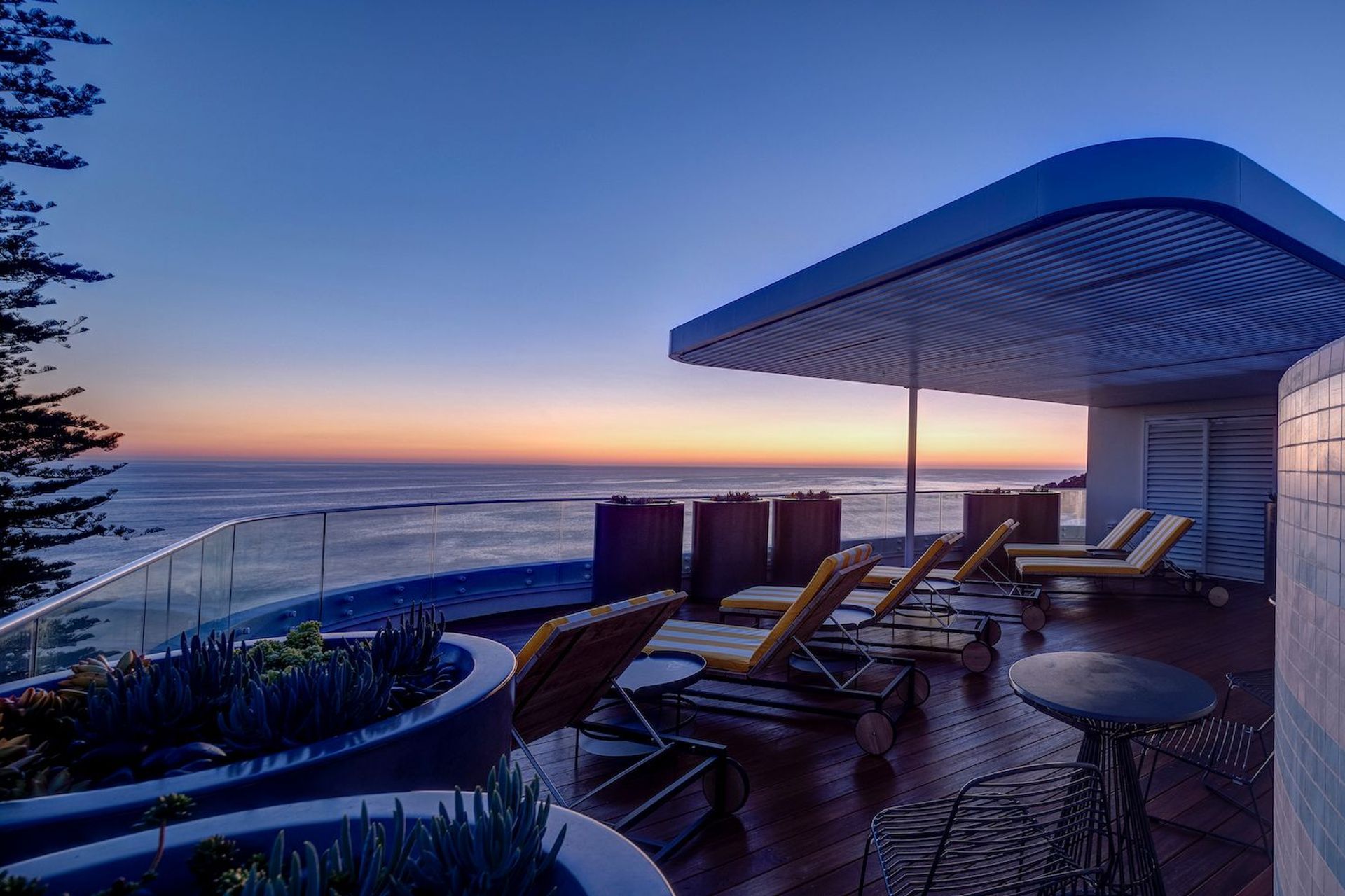 The Surf Hotel Yamba by Design King Company | Photography by Brett Boardman &amp; Elise Hassey