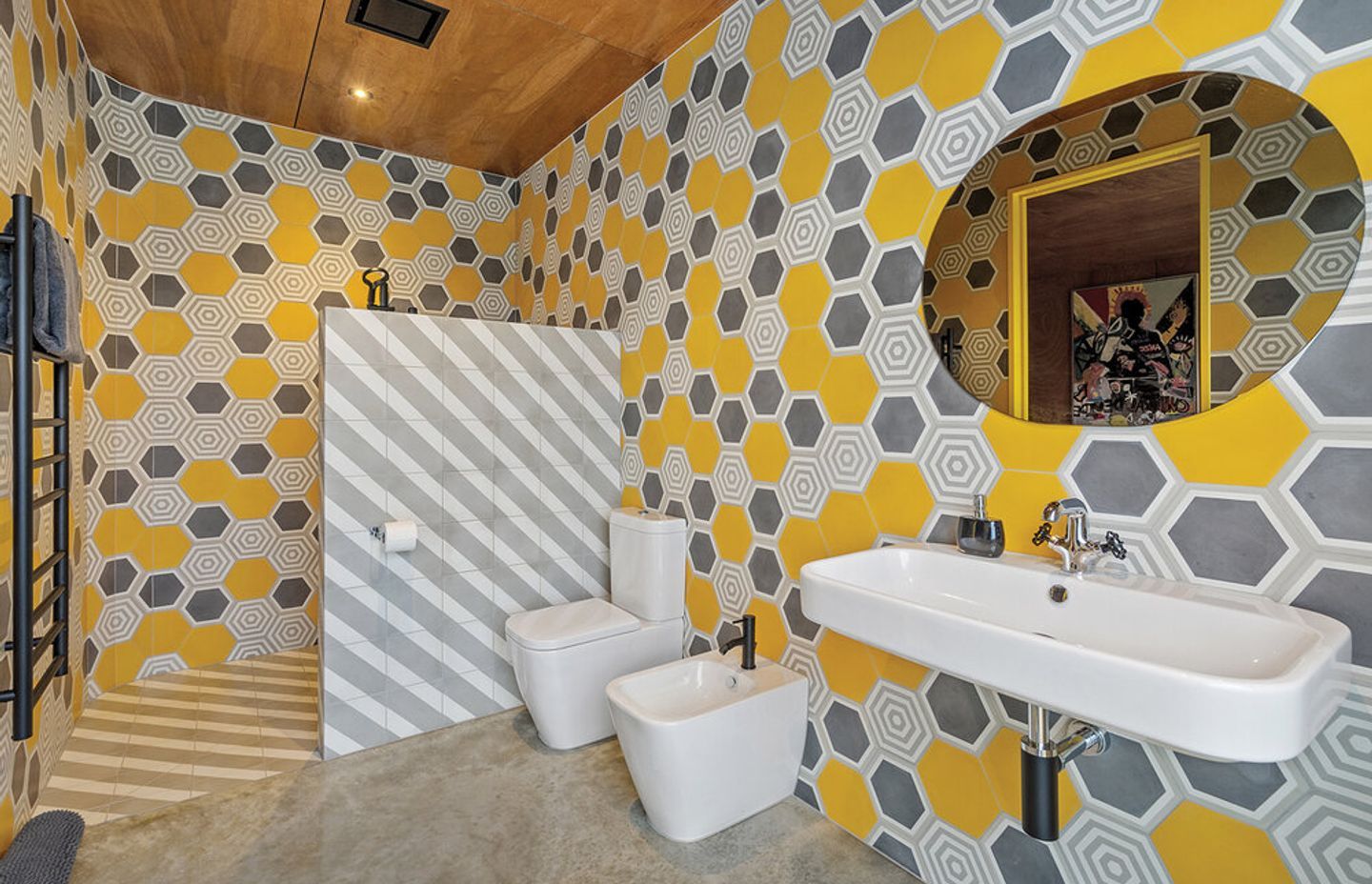 This eye-catching bathroom features a honeycomb pattern wallpaper in vibrant patterns.