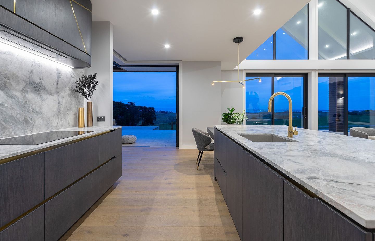 Kitchen design by Cube Dentro, Calcutta marble with brushed brass PVD Oli 316 tapware