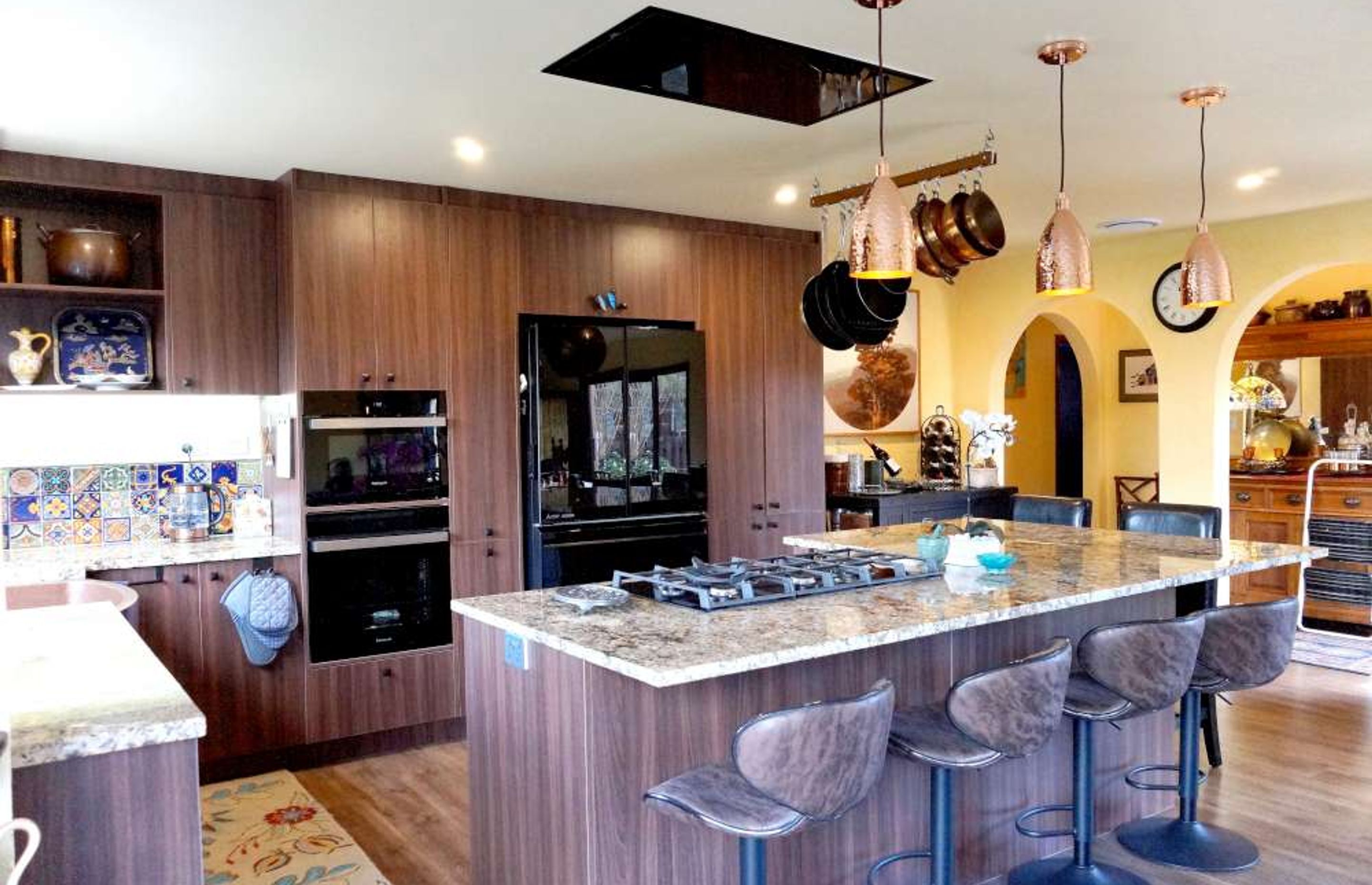 L Shaped Kitchen from our Stanmore Bay renovation with a large island with  bar stools and a hob