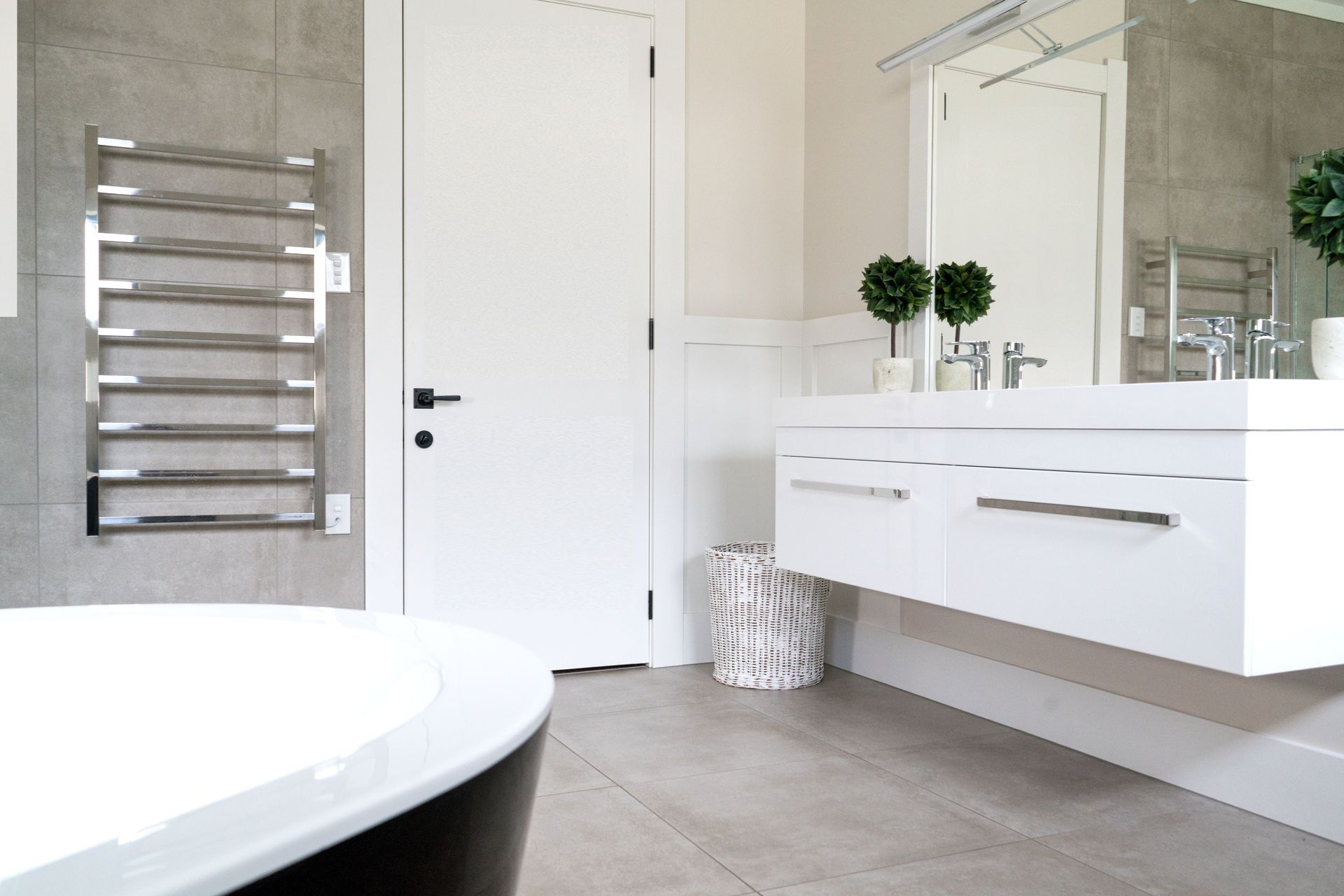 The PU dense foam core of the Duramax Intra Interior Door provides excellent insulation rating.