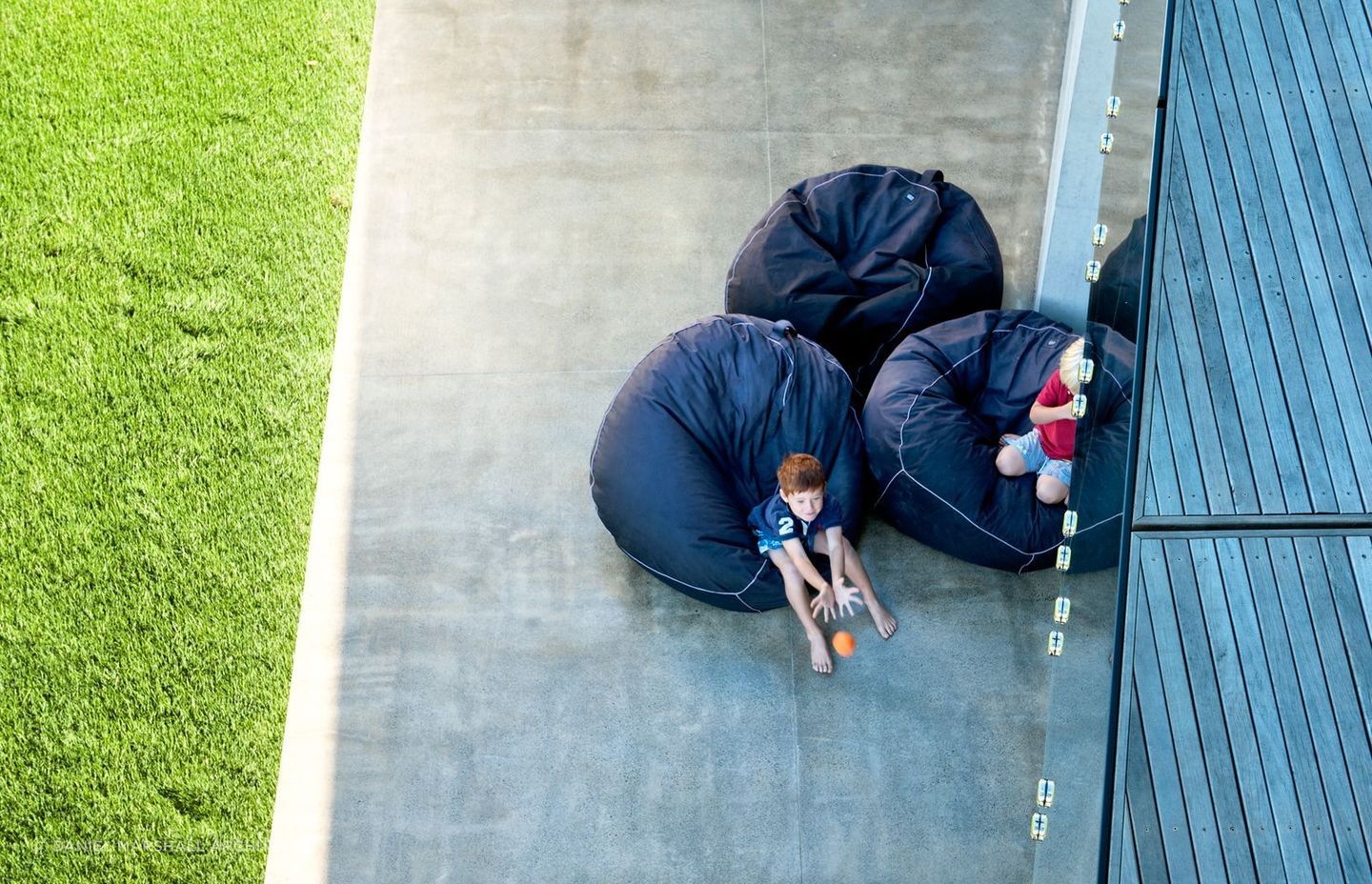 Seamless flow between outdoors and in is great for the kids - Photography: Emily Andrews &amp; Ernie Shackles