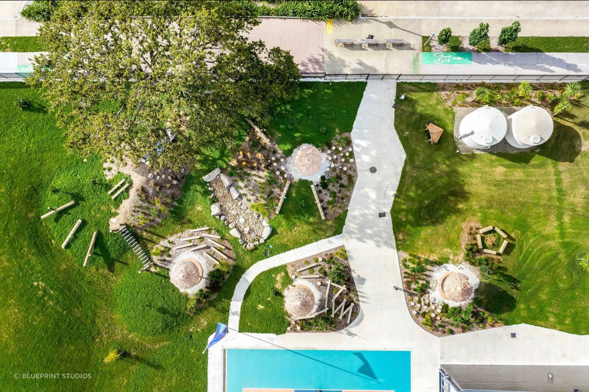Inspired by the pāpaka (mud crab), this playground features grassy mounds and small planted gardens.