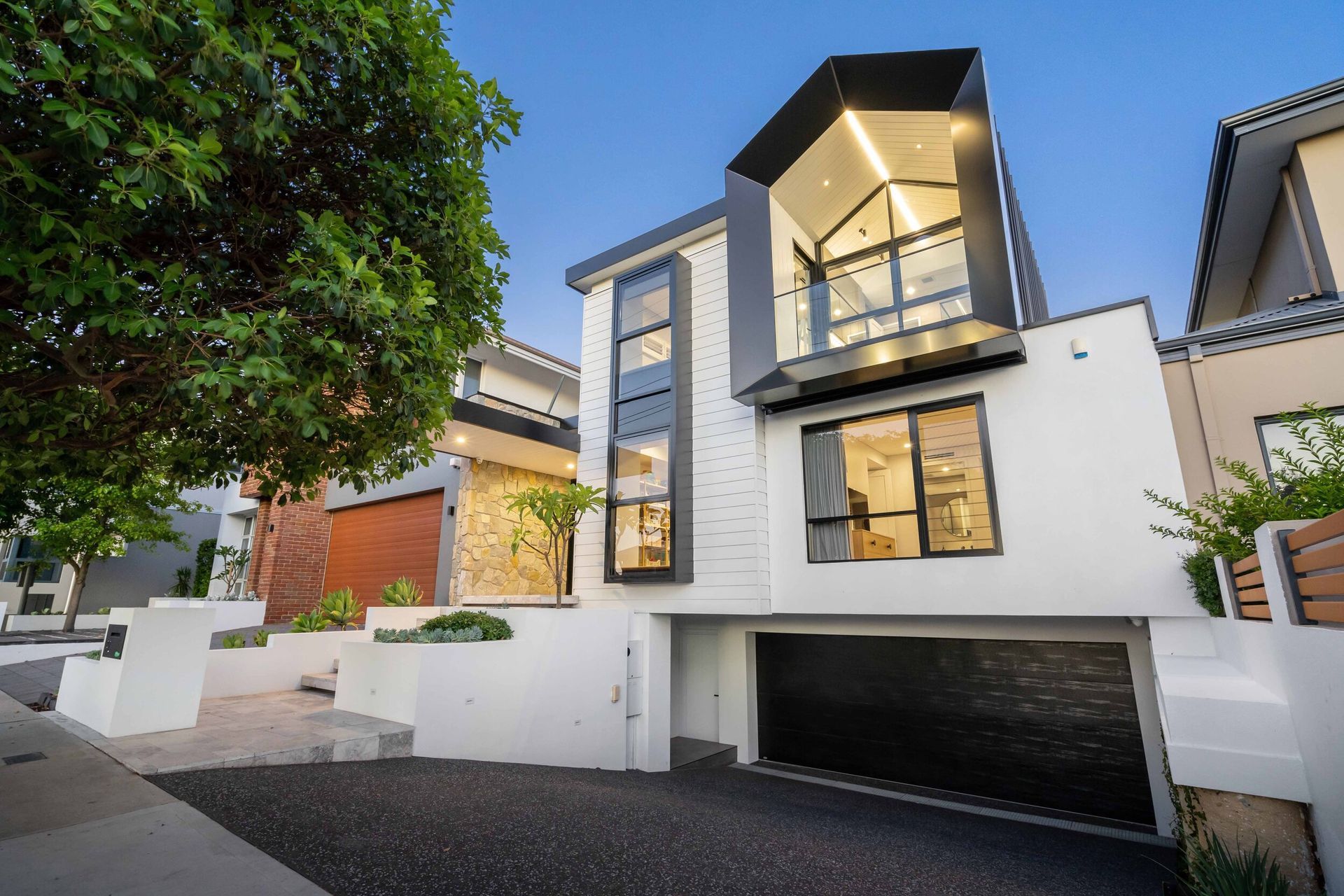 5 Benefits of Installing a Sectional Garage Door for Your Home