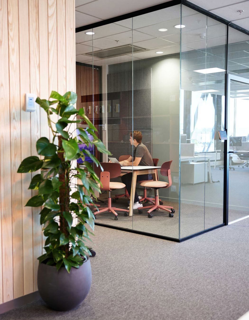 HÅG Tion chairs combine lightweight robust design with intuitive controls, designed with modern hybrid workspaces in mind. A range of models, colours and finishes make it versatile to fit into any workspace design scheme.