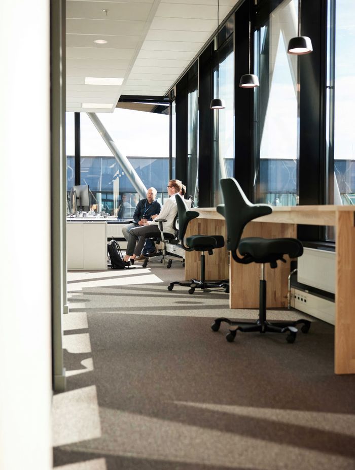 The HÅG Capisco is designed to encourage continuous postural movement throughout the day. Its open design and easy to use controls make it the perfect chair for shared spaces.