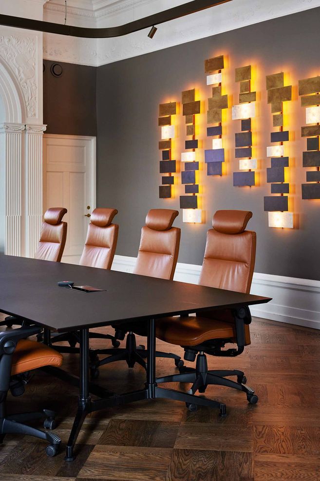 Ergonomic HÅG Tribute seating and warm lighting provides a welcoming environment to Oslo's Forte boardroom.