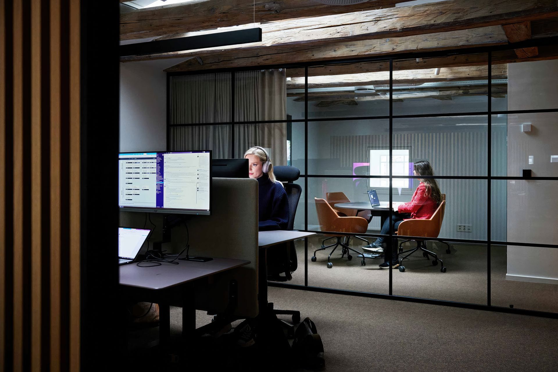 Various flexible work environments allow for both focused and collaborative work when needed, equipped with dynamic furniture suitrable for all types of activities. | Featured designs: HÅG SoFi 7500 / Profim Fan | Forte, Oslo