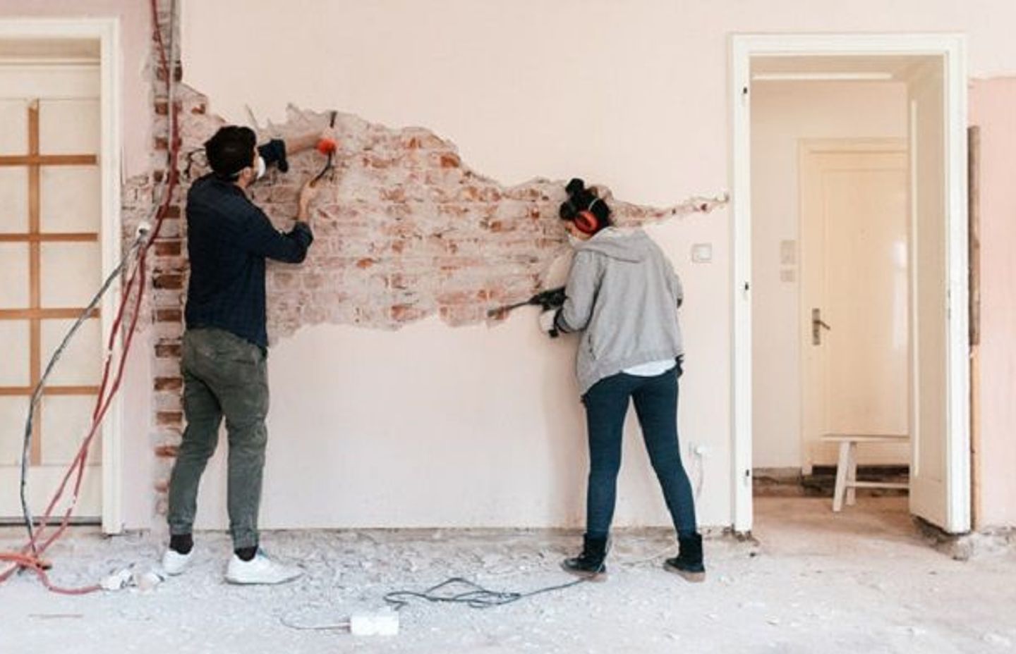 Should you Hire a Professional or DIY for Your Next Home Renovation?
