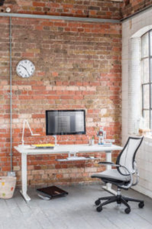 Humanscale Float height adjustable desk with Liberty chair