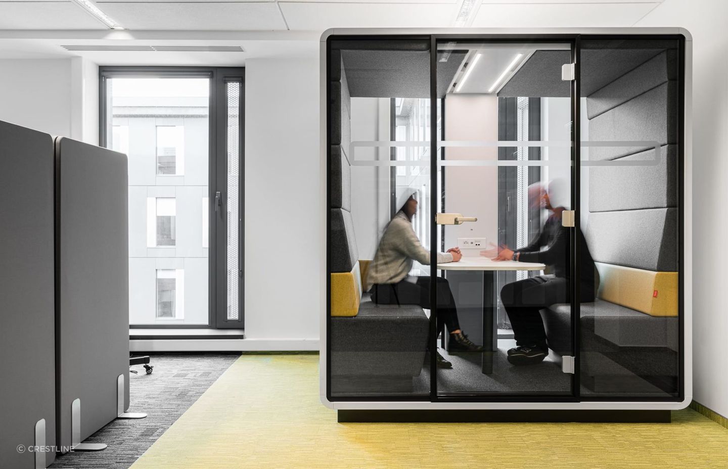 In a Hush Meet (by Crestline), the closed space provides a feeling of privacy which ensures that everyone can feel at ease.