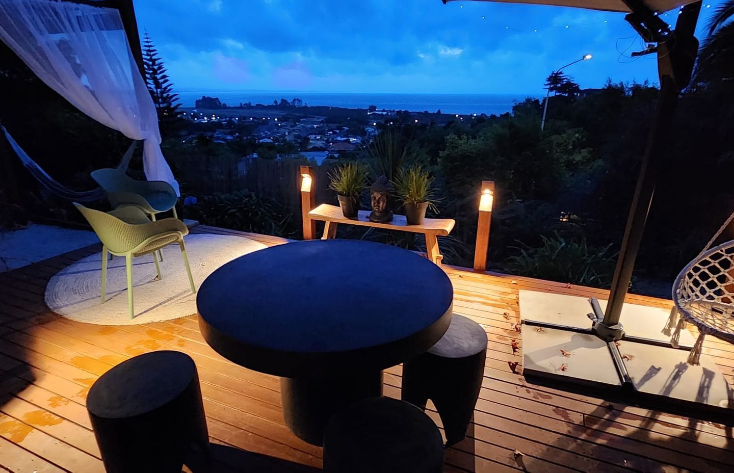 The outdoor entertainment area is beautifully illuminated with Switch Lighting’s new range of Bollards. Product:  Switch Lighting Pillar Light 2 SLBL120F Corner and Straight variants.
