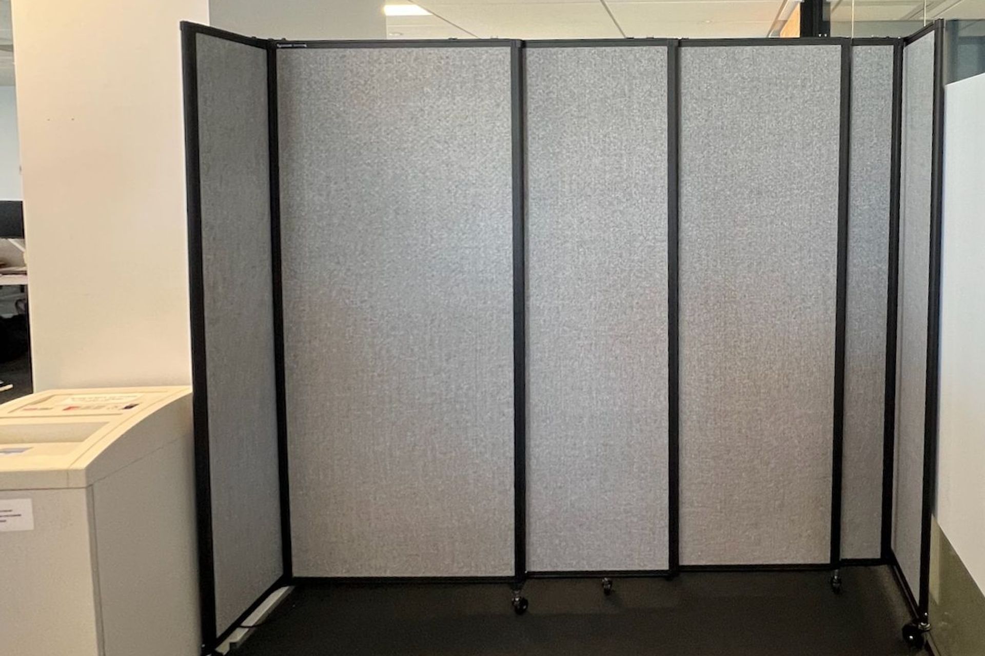 Versare StraightWall used to create a privacy barrier