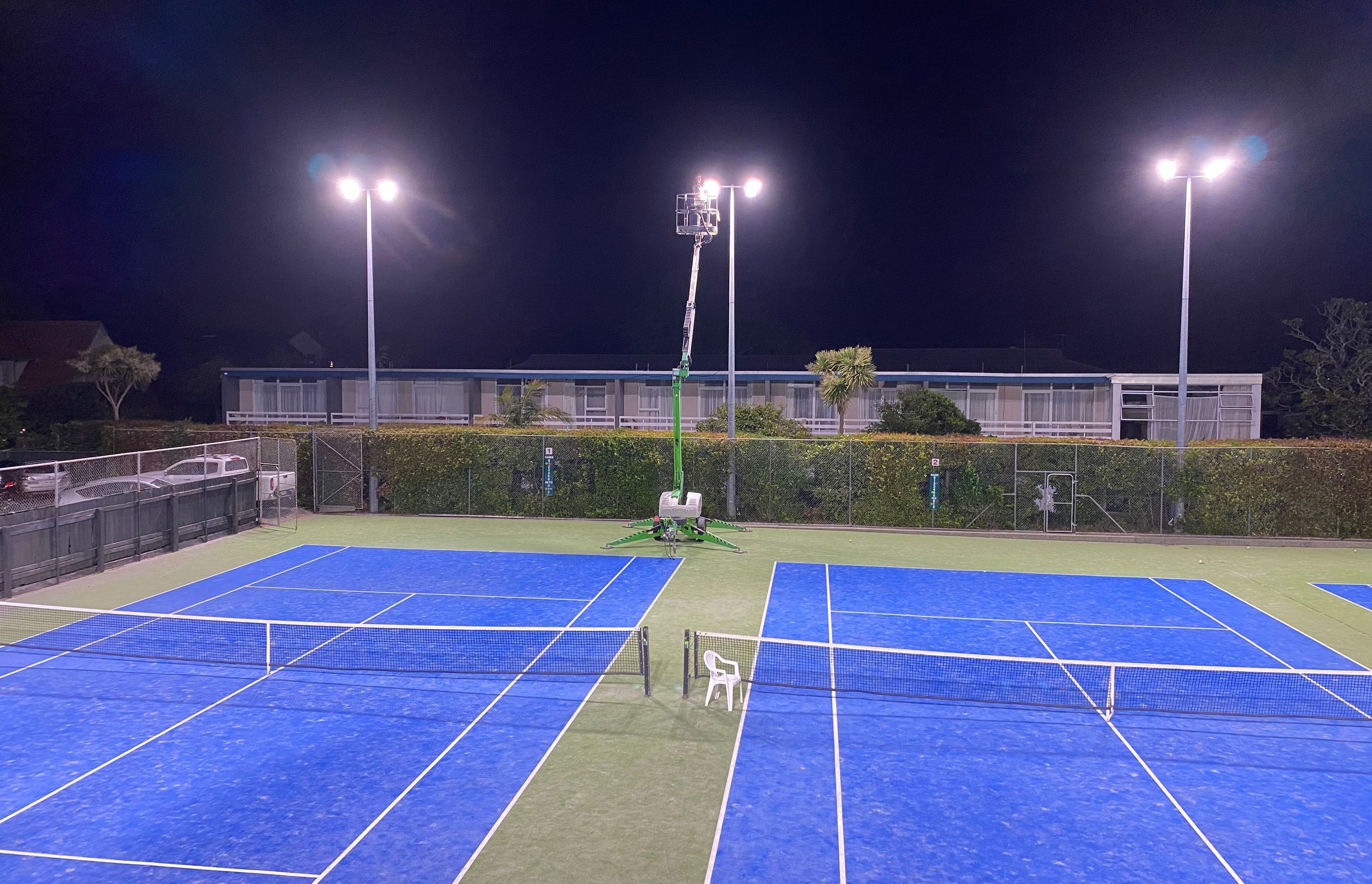 In sporting applications, creating an even light effect is paramount. For this project, at the Royal Oak Racquets Club in Auckland, Lighting Solutions achieved a uniform 350 lux across all five tennis courts.