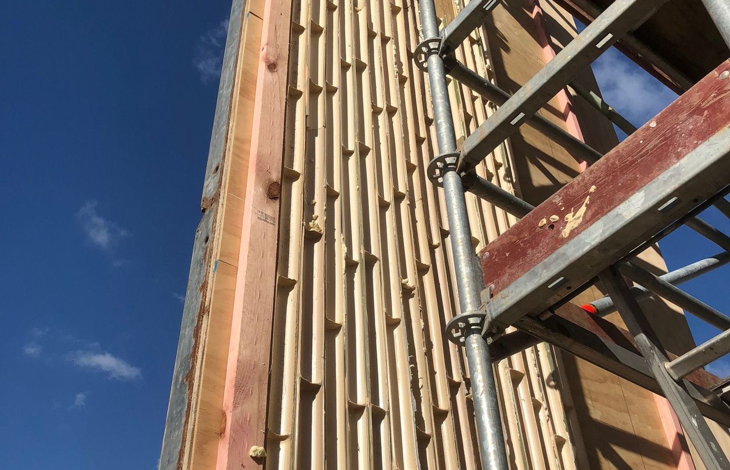 Lin House: how to build an innovative concrete wall with bamboo