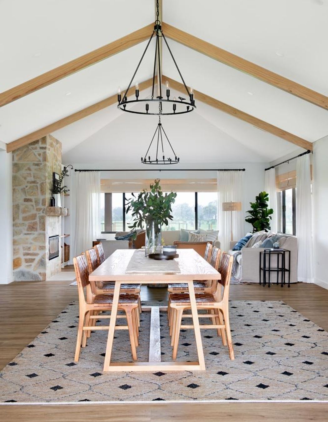 Modern Farmhouse by Linda Woods Design | Lighting by ALTI Lighting