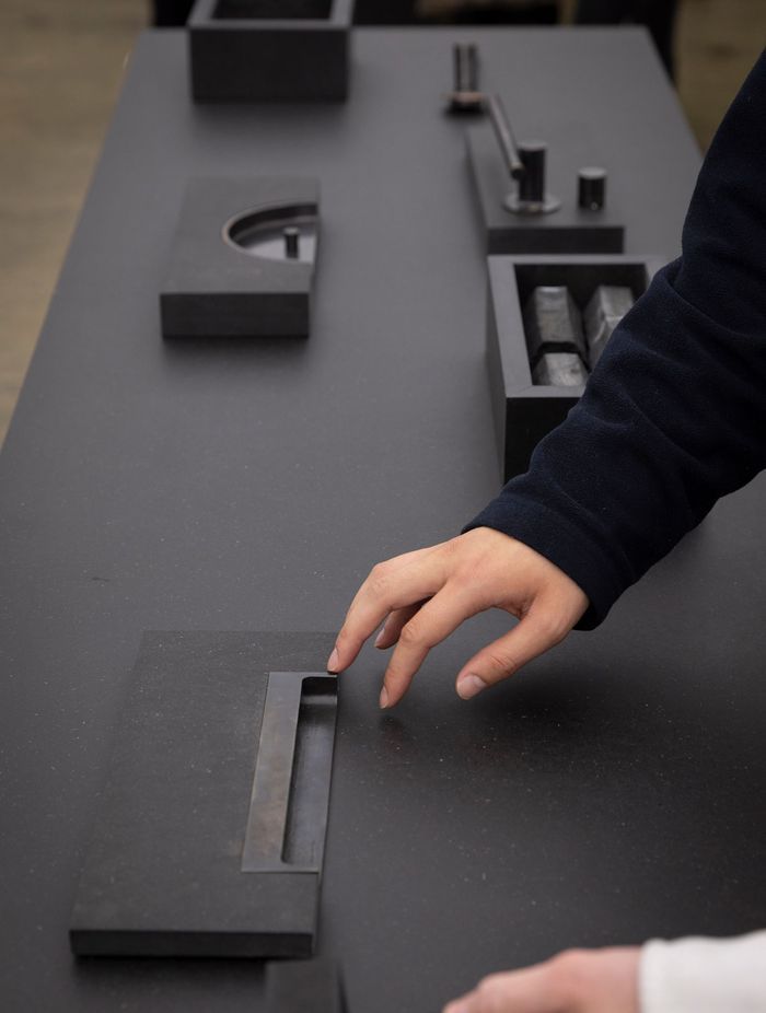 Pull 04 in Patinated Bronze