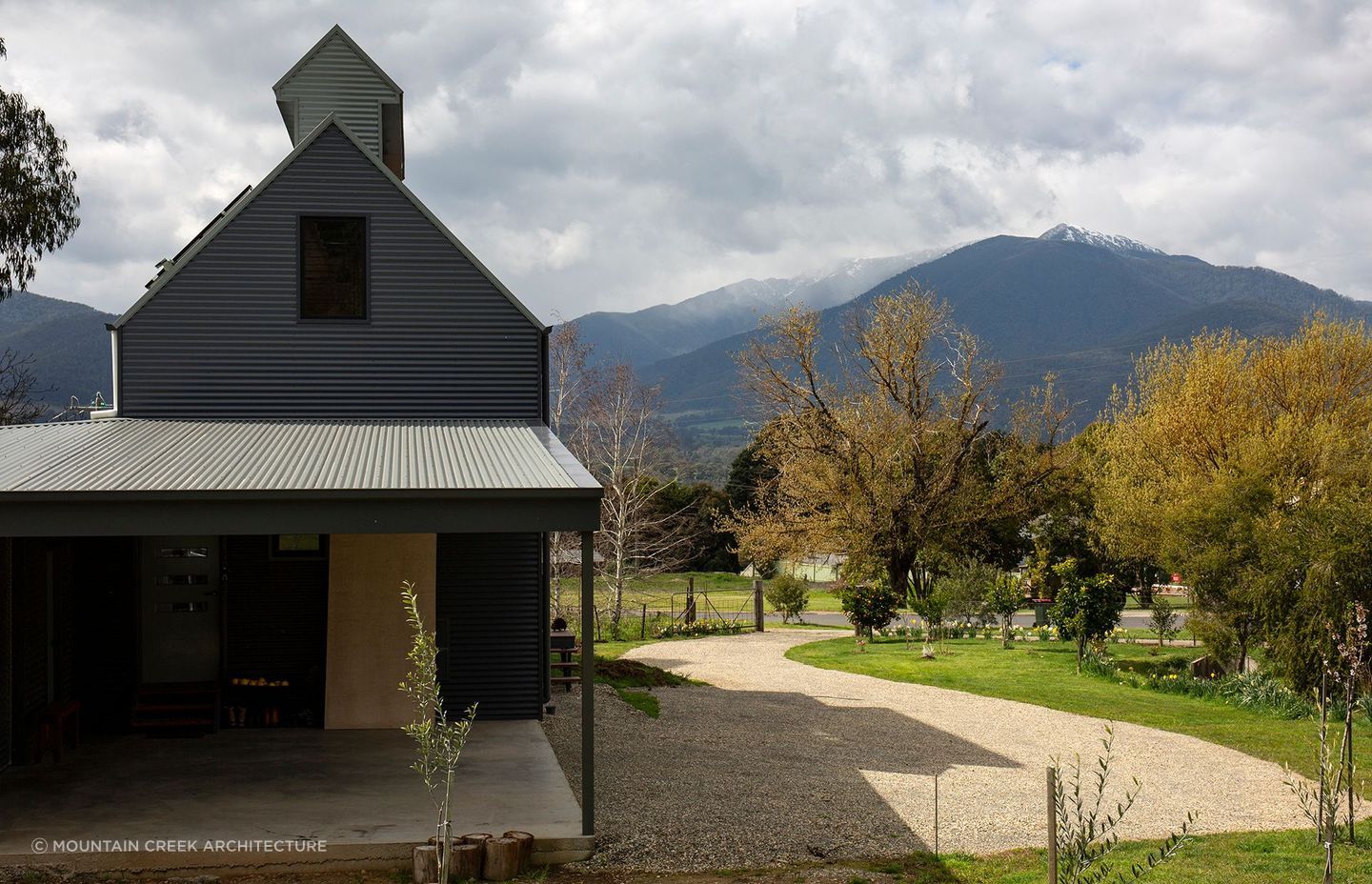 The Kiln House offers stunning view of the surrounding mountains. Photographer: Charlie Brown.