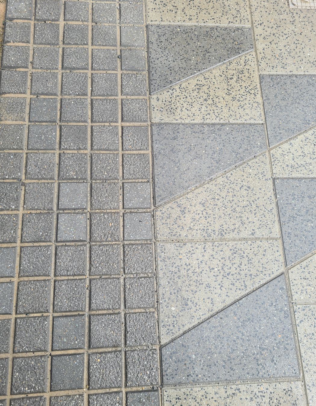 The lighter pavers used gold colour stone derived from Dunedin’s surrounding hills, and the light and medium pavers incorporate black stone from Dunedin’s Blackhead Beach.