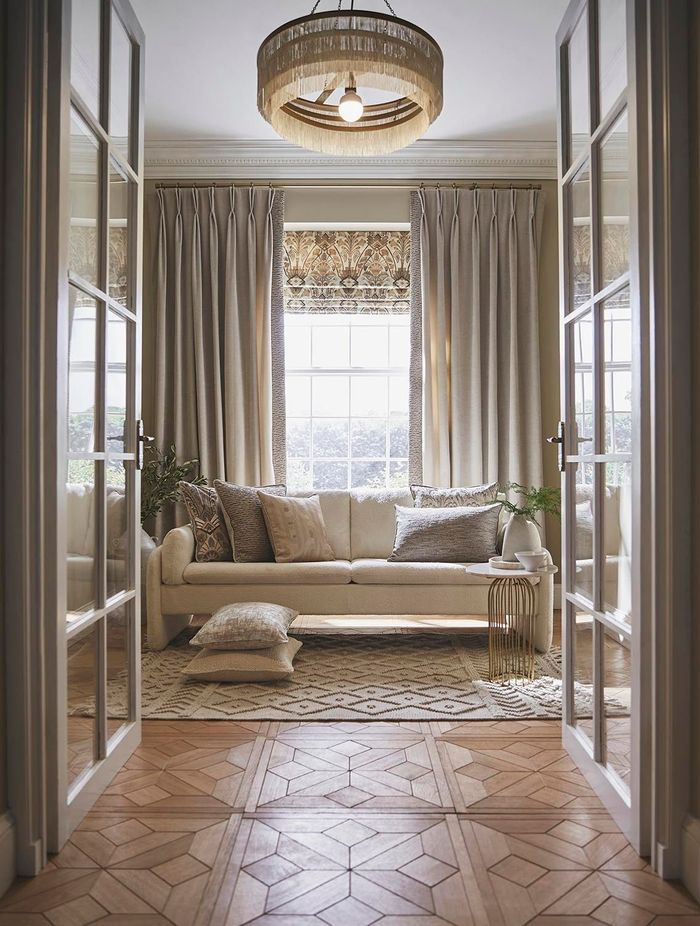 From the Luxoria collection by ILIV, the Roman Blind in Cabaret, perfectly complements the neutral colour palette and adds a touch of regality.