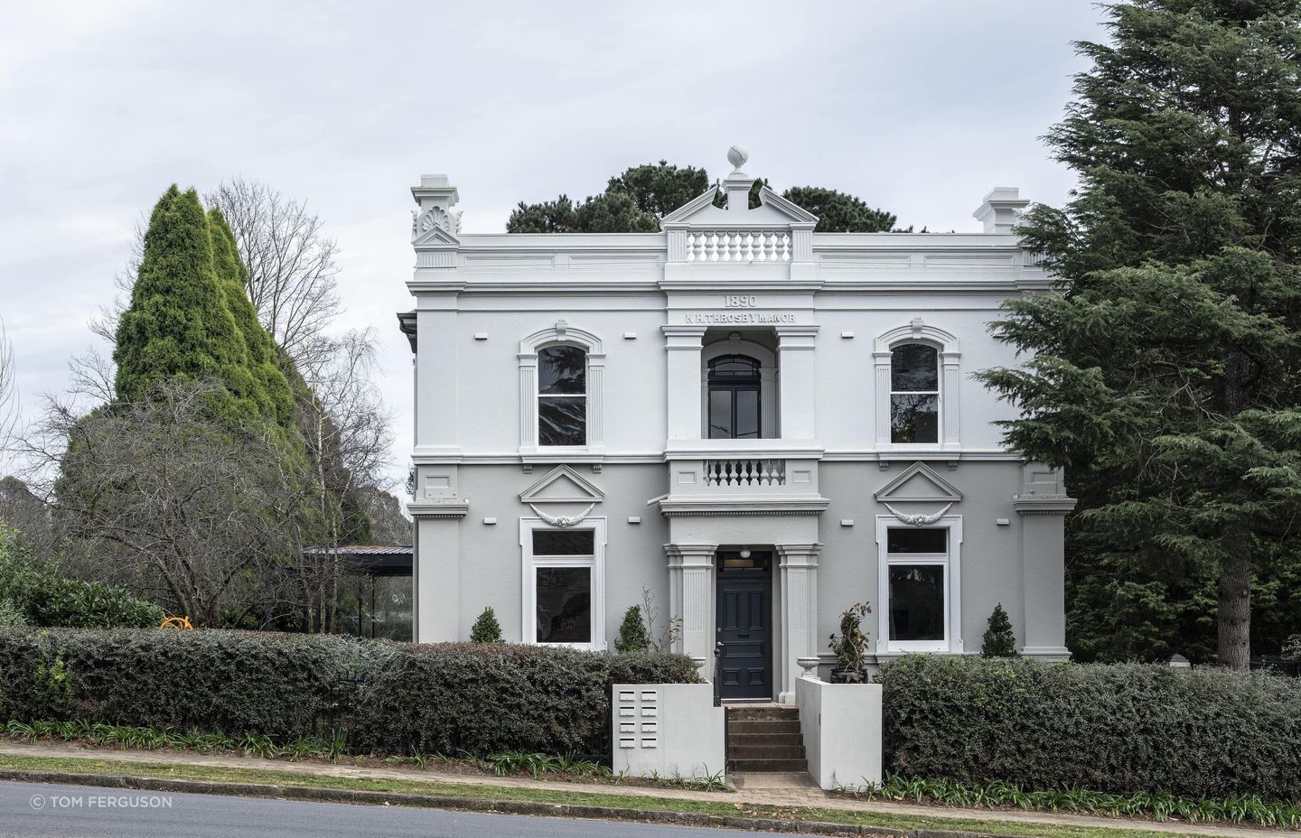 Moss Manor's facade today.