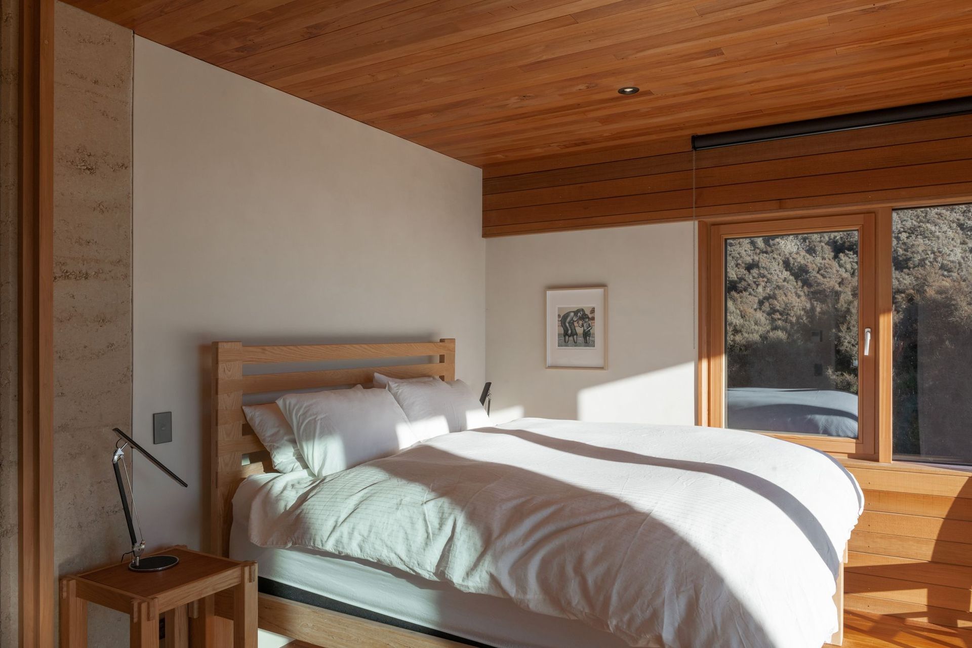 The main bedroom suite is contained within the lower form at the southern-most boundary of the home and like the rest of the home, features a very pared back, natural palette.