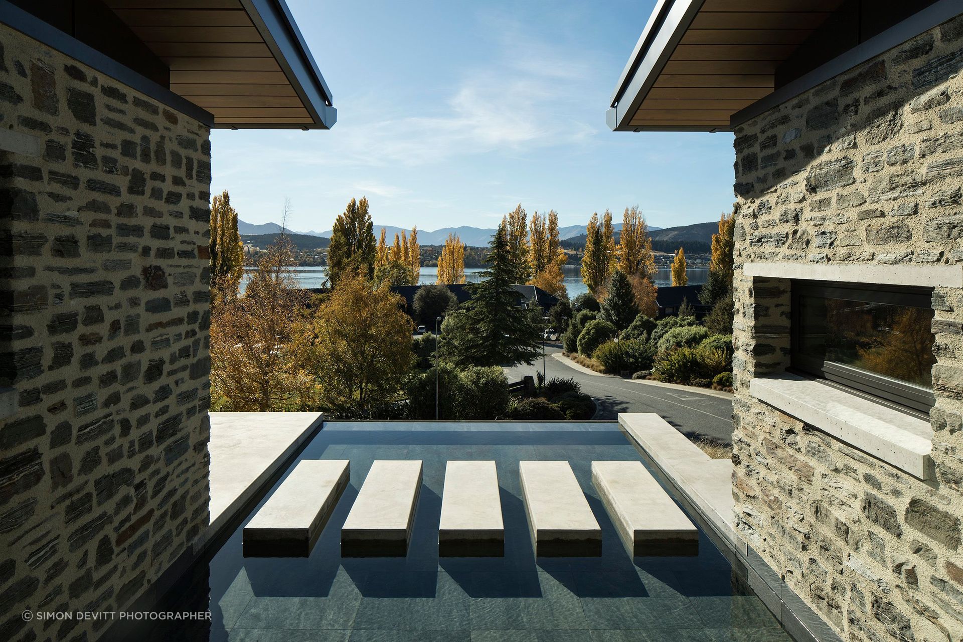 Mason & Wales' Mt Aspiring House pays homage to the jaw-dropping views of Lake Wanaka and The Remarkables. Photograph by Simon Devitt.