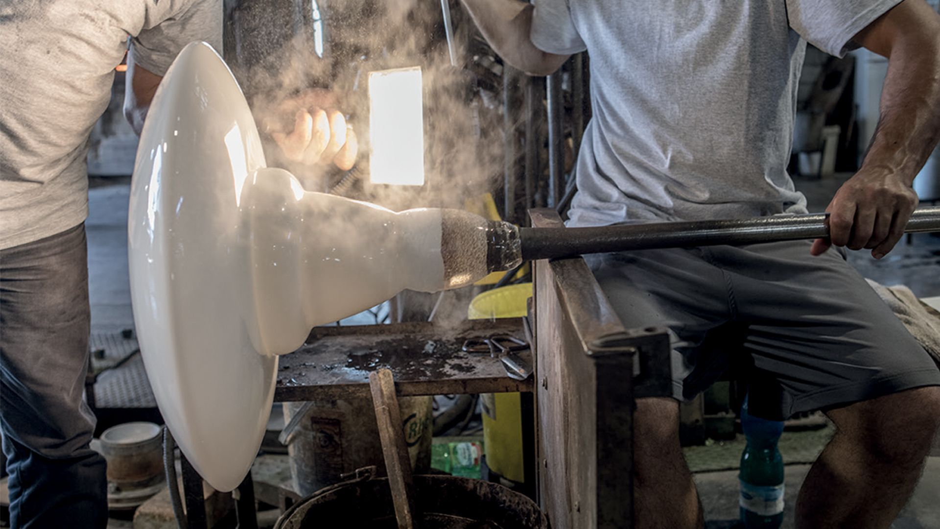 The Art of Murano Glass: Creating Vistosi lamps video
