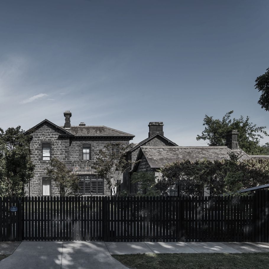 A site-responsive design language produces a perfectly contemporised heritage home