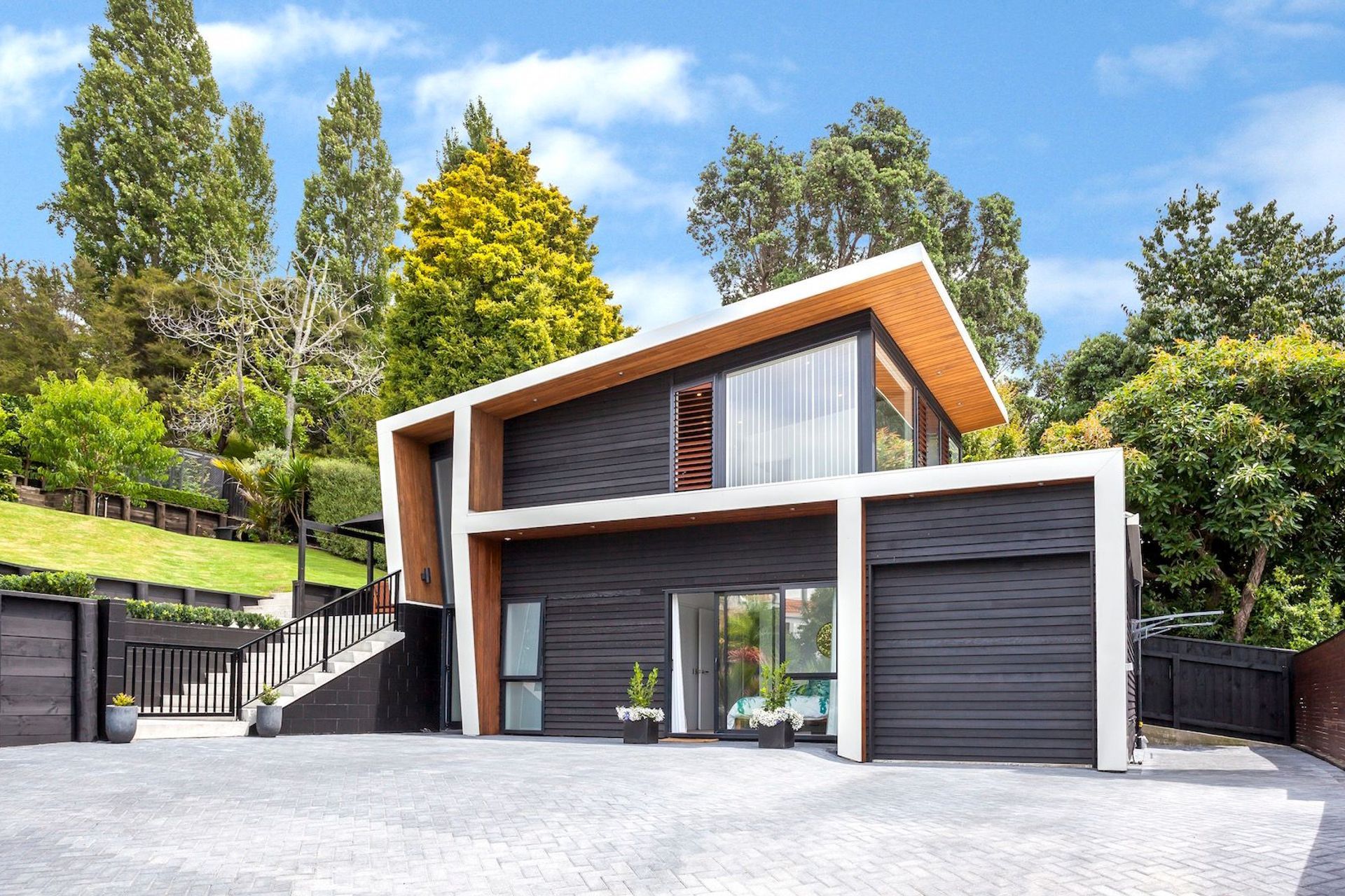 Classic cedar in a contemporary colour tone.