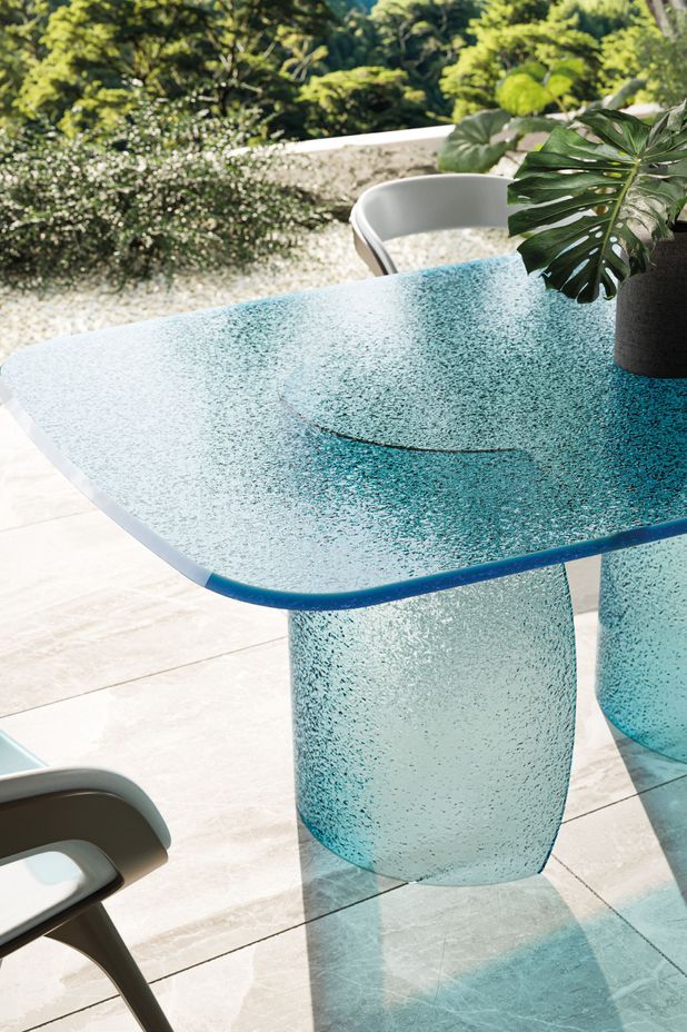 Petalo dining table featuring a base and top in Acqua glass in the colour blue