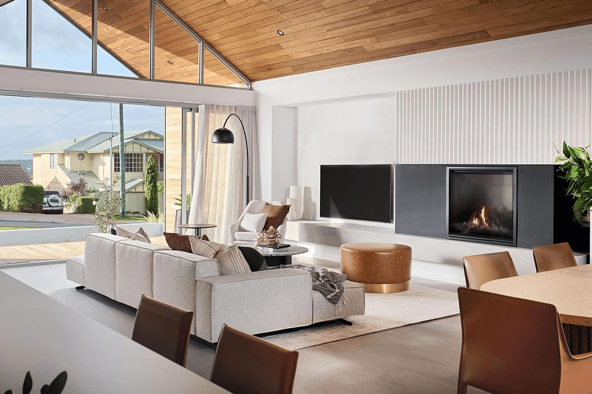 The Odyssea - featuring the Escea DF990 gas fireplace