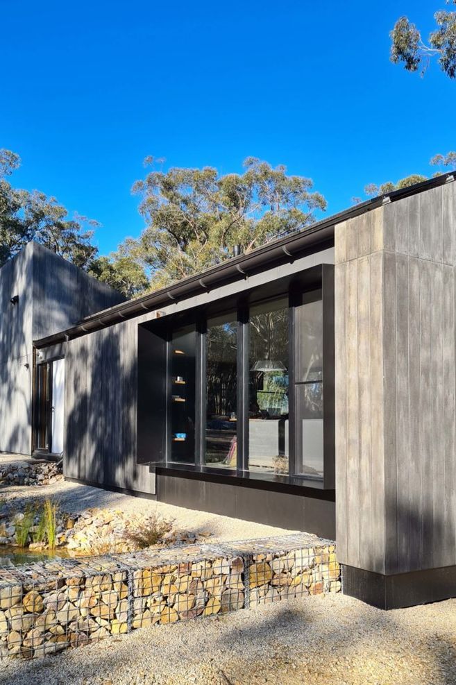 The two forms of the house slope in opposing directions – one side best utilises the sun for the solar panels whilst the other allows solar penetration into the house.