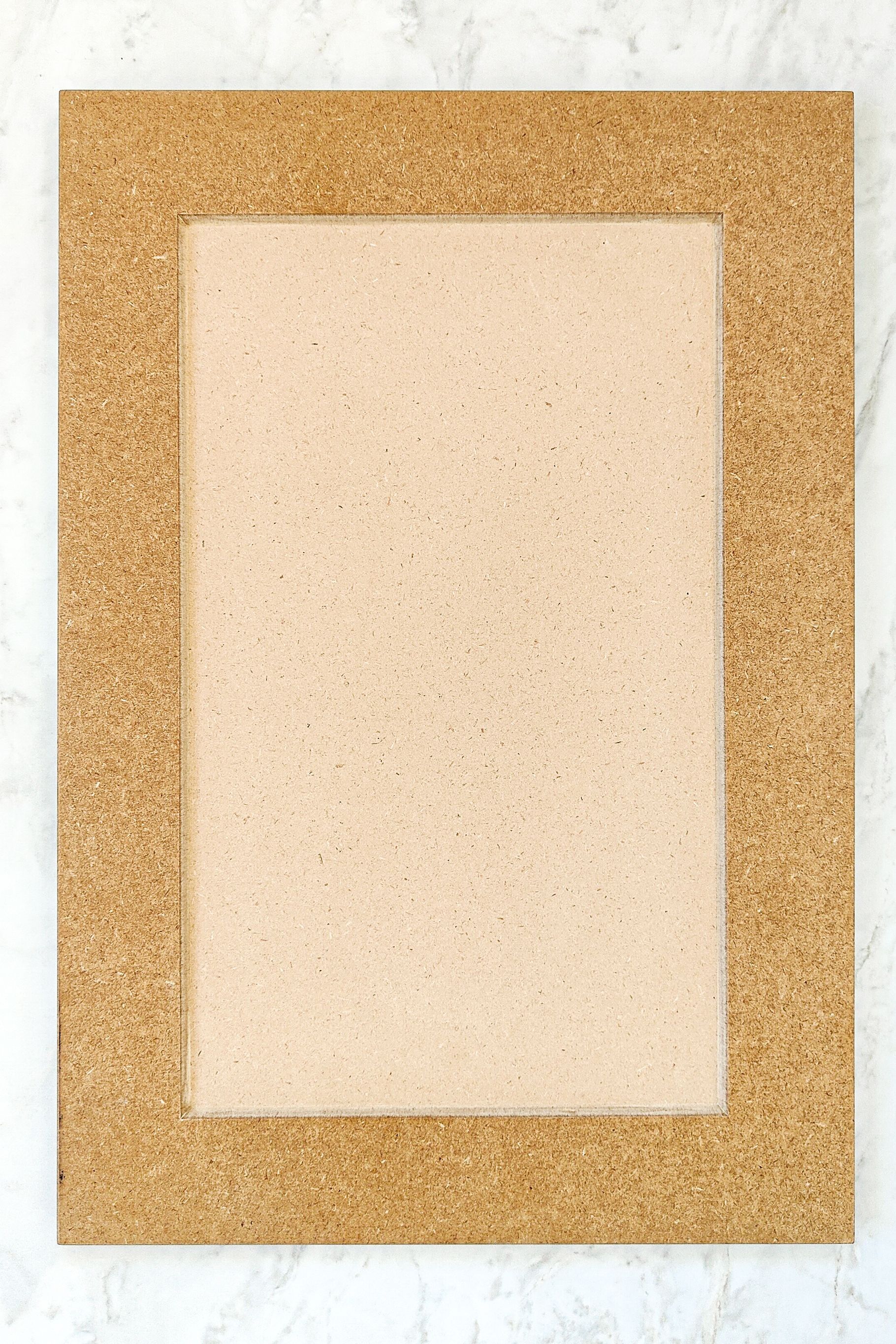 The 'Florida' has a wide frame and can be customised to suit any kitchen.