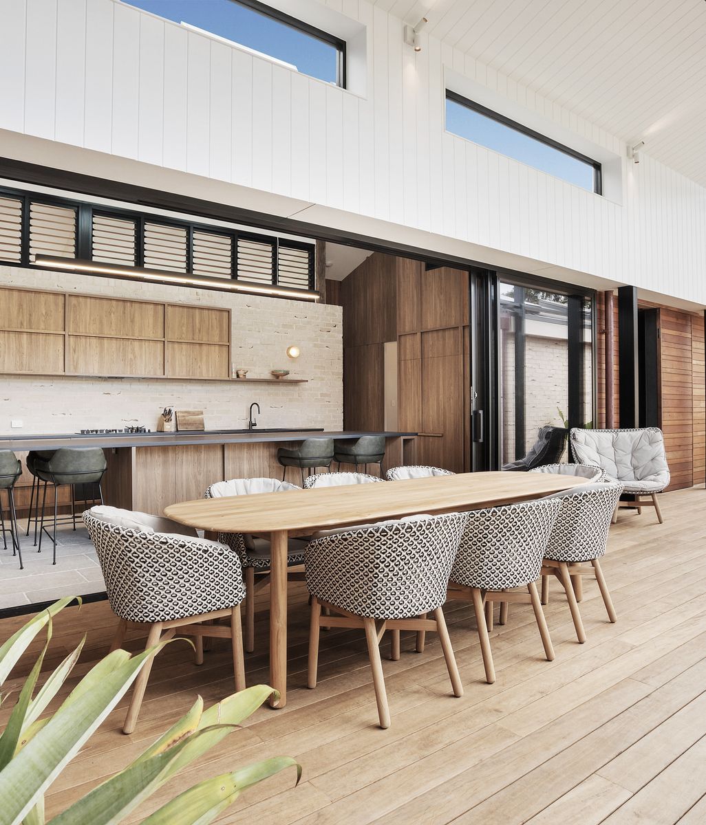 Industrial beach house meets Italian villa in the trendy coastal haven of Byron Bay