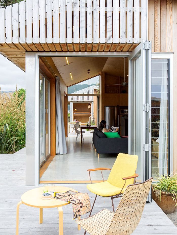 Wide eaves and timber shading prevent overheating at Werry House by Bonnifait + Giesen. Photography by Russell Kleyn.
