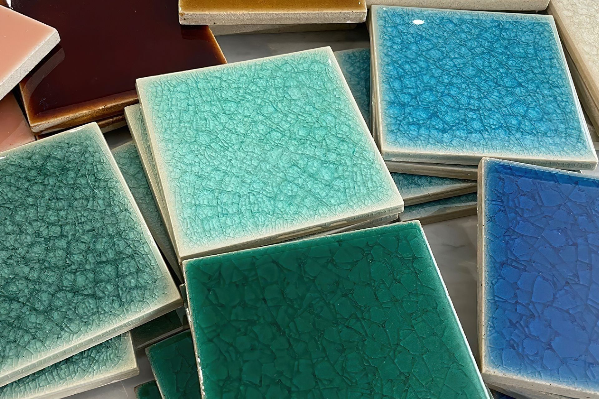 The playful Phi Phi collection is a handmade-look tile option that offers an irresistibly tactile crackle finish. These lush, glossy tiles are available in an endless selection of stunning colour options perfect for creating dynamic feature walls throughout your home’s interior spaces.