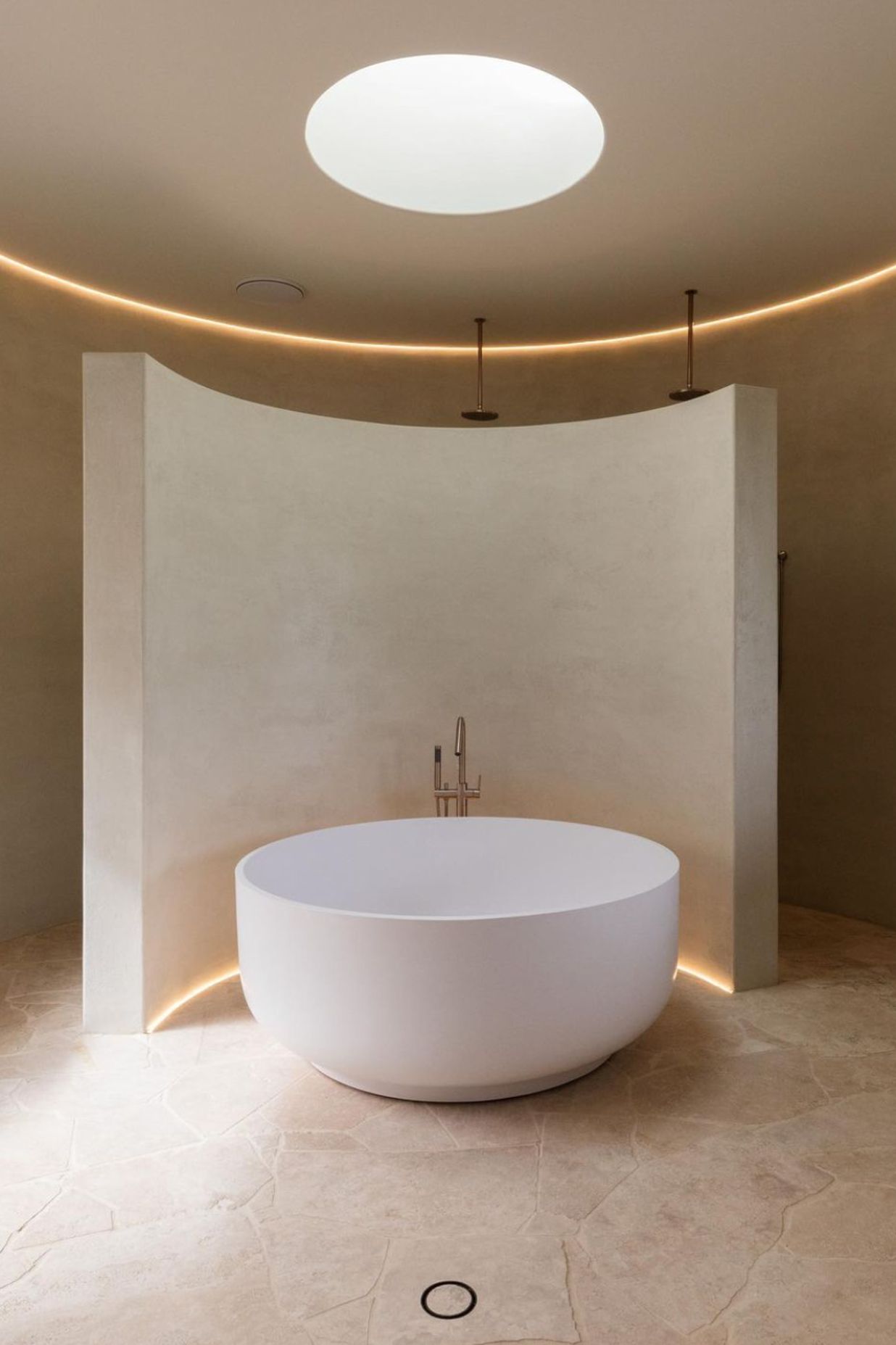 The design of the Silvia ST13 Circular Bath from Stonebaths is influenced by the Japanese soaking tub.