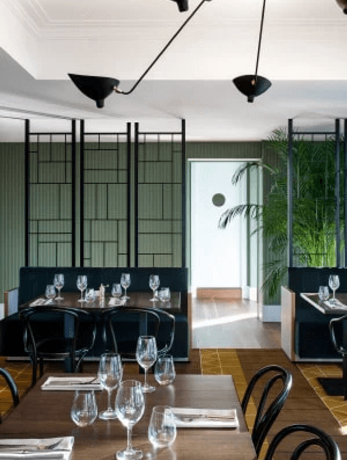 Retail and Hospitality sector with Dulux World of Colours