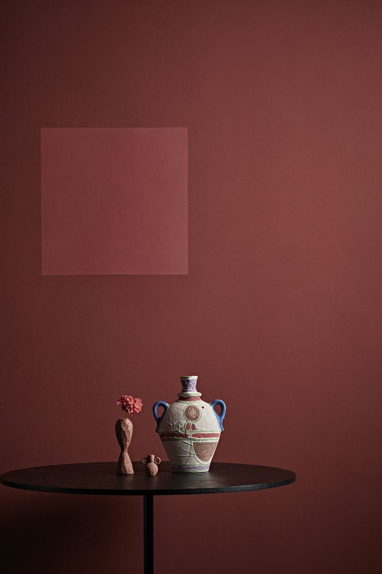 USE COMPLEMENTARY PAINT COLOURS TO CREATE DEFINED GEOMETRIC AREAS IN A ROOM, AND IF YOU’RE FEELING BOLD, YOU COULD EVEN PAINT COLOURED FORMS THAT IMITATE ARTWORK. IMAGE: PORTER’S PAINTS, SMOOTH IMPASTO. COLOUR: DOLCE VITA &amp; SANTA CRUZ (SQUARE). STYLIN
