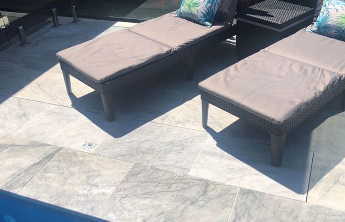 RIVERSIDE RETREAT | POOL COVER SYSTEM CONCEALED UNDER MARBLE TILES