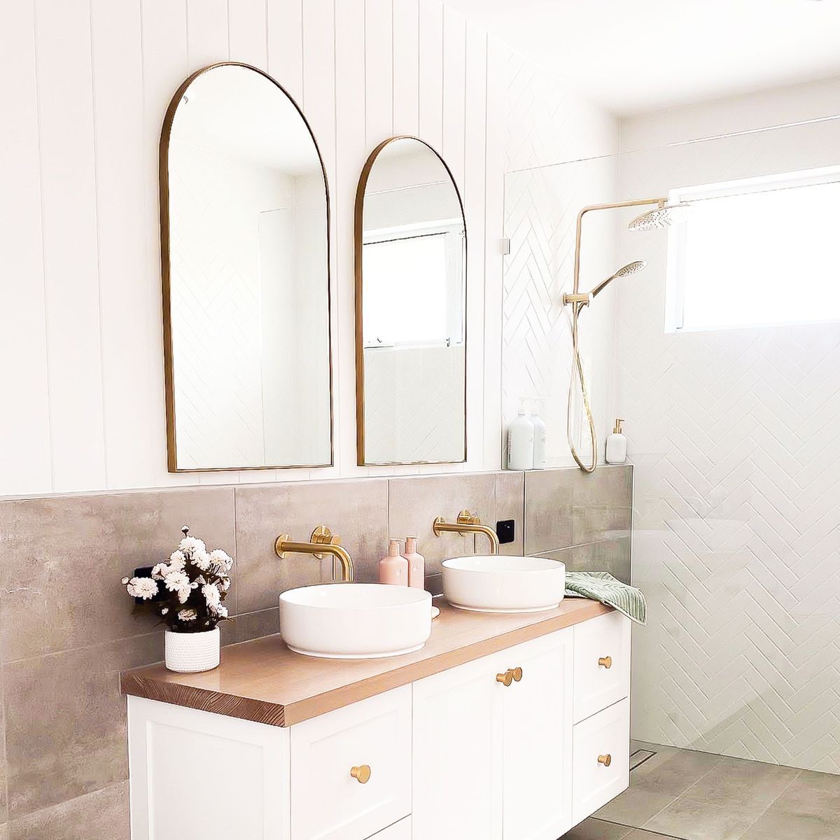 10 Modern Bathroom Accessories for 2024