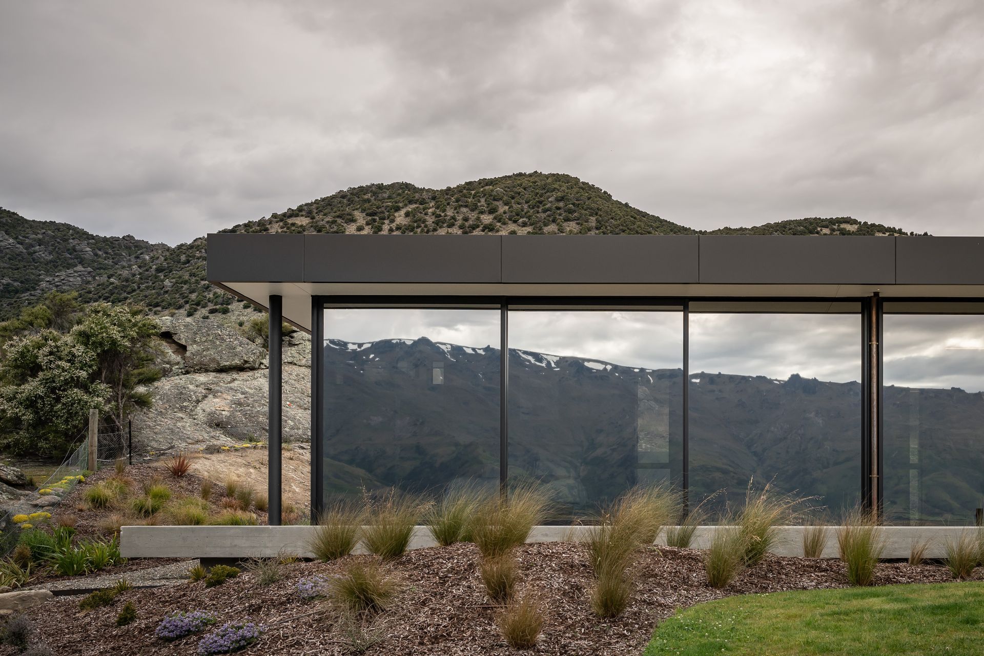 The fully-glazed western face of Bendigo Terrace House. | Photographer: Simon Larkin